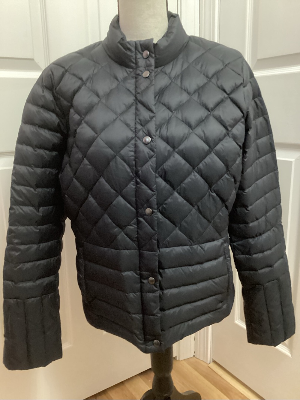 Women’s Lands' End Black Quilted Diamond Puffer Jacket, size medium.